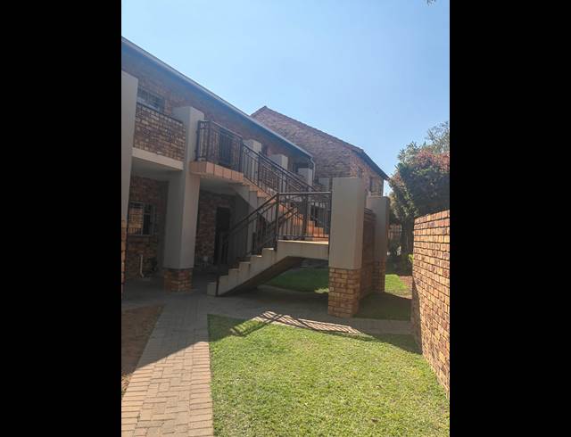 2 BEDROOM TOWNHOUSE FOR SALE IN THERESAPARK